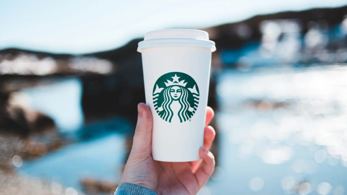 Starbucks Boykott: Wie du mit deinem Konsum die Welt verändern kannst!