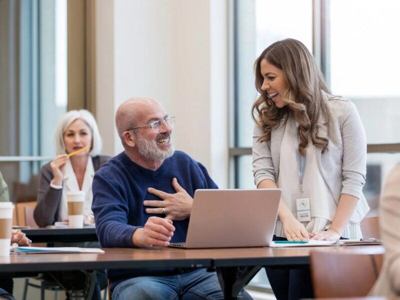 Der moderne Karriereweg: Warum Coaching und Weiterbildung unzertrennlich sind