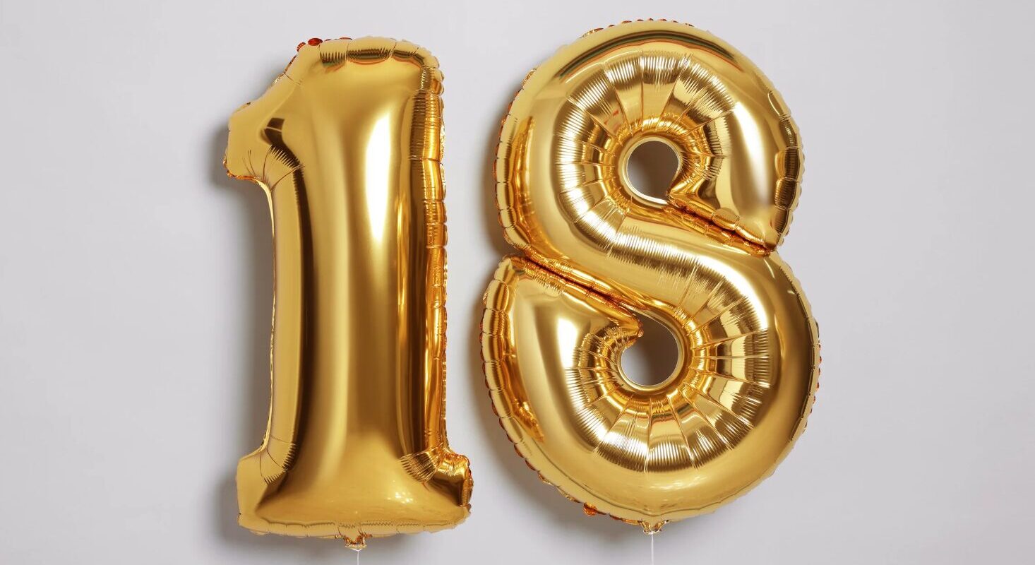 Kurze freche und zum Totlachen Sprüche zum 18. Geburtstag – Die besten Glückwünsche 