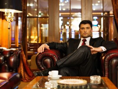 Manny Khoshbin Vermögen und sein Weg zum Erfolg im Jahr 2025