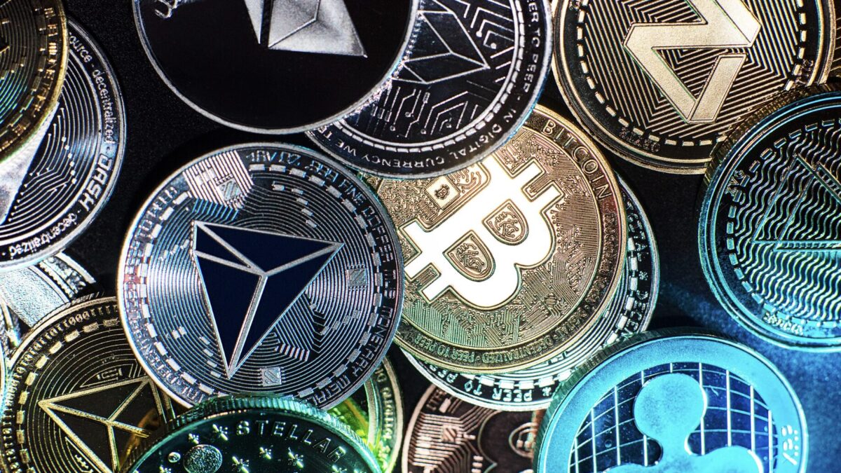 Die größten Krypto-Scams 2025: Deepfakes, Romance Scams, Fake-Börsen und Rug-Pulls erschüttern das Vertrauen in digitale Währungen.