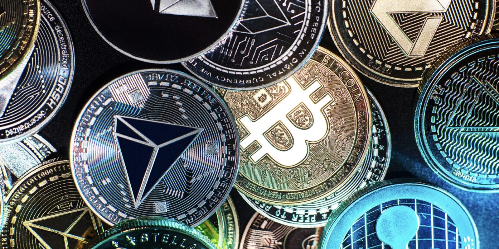 Die größten Krypto-Scams 2025: Deepfakes, Romance Scams, Fake-Börsen und Rug-Pulls erschüttern das Vertrauen in digitale Währungen.