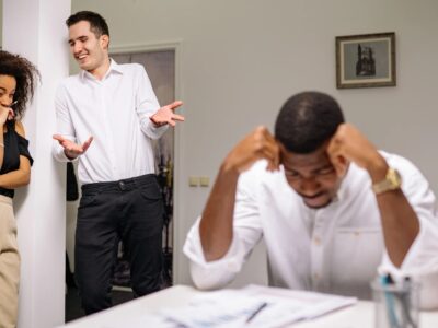 Kollege mobbt mich Chef tut nichts So wehren Sie sich effektiv am Arbeitsplatz